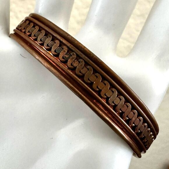 Copper cuff bracelet - Picture 2 of 10